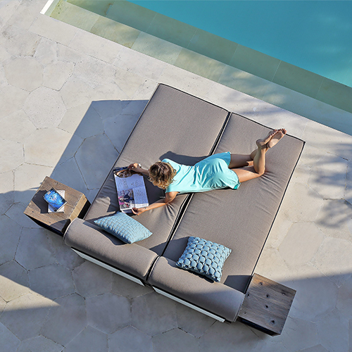 AIKO Lounger & Rolling Table