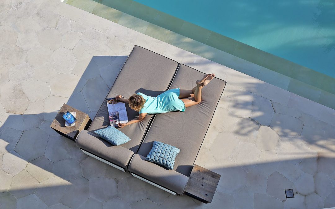AIKO Lounger & AIKO Rolling Table