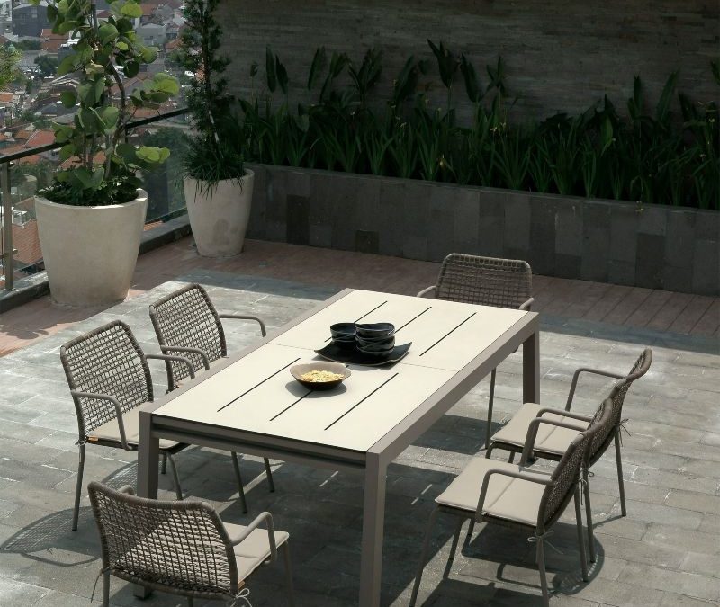 BAIA EXTENSION TABLE HPL CLOSE & MANDA CHAIR WOVEN