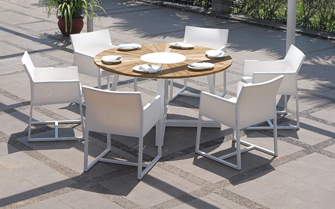 BAIA Round Dining Table & MONO Dining Chair