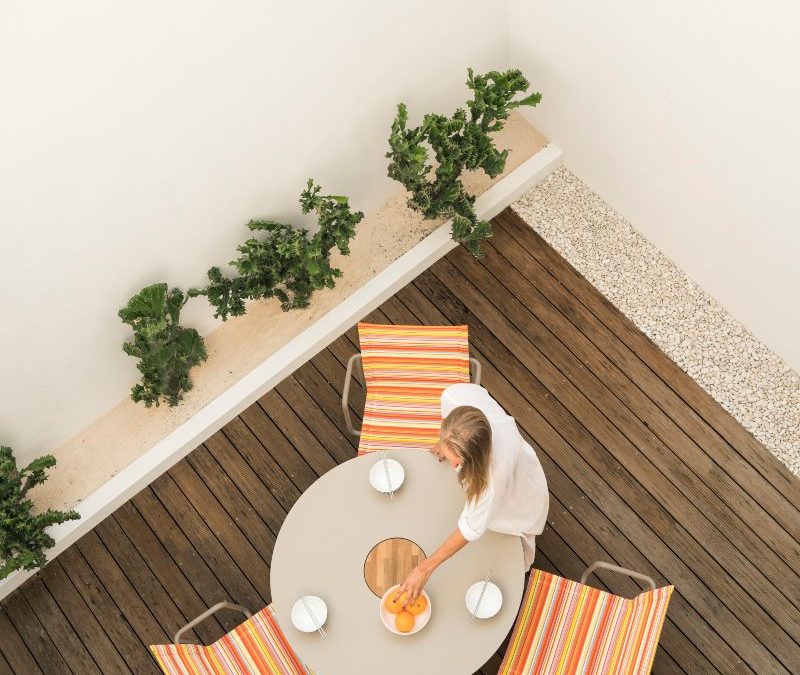 BONO DINING TABLE & MANDA CHAIR SLING