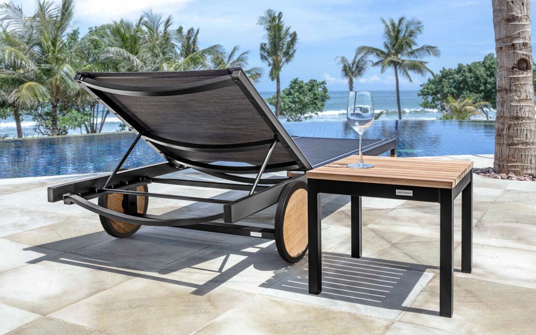 EKKA LOUNGER & EKKA SIDE TABLE