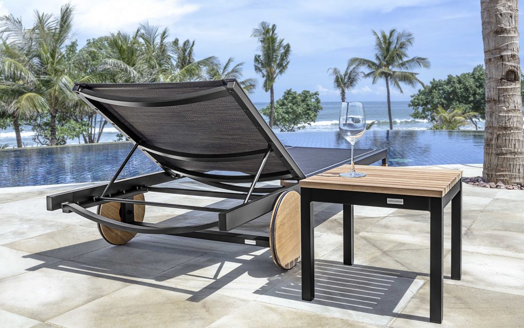 EKKA LOUNGER & EKKA SIDE TABLE
