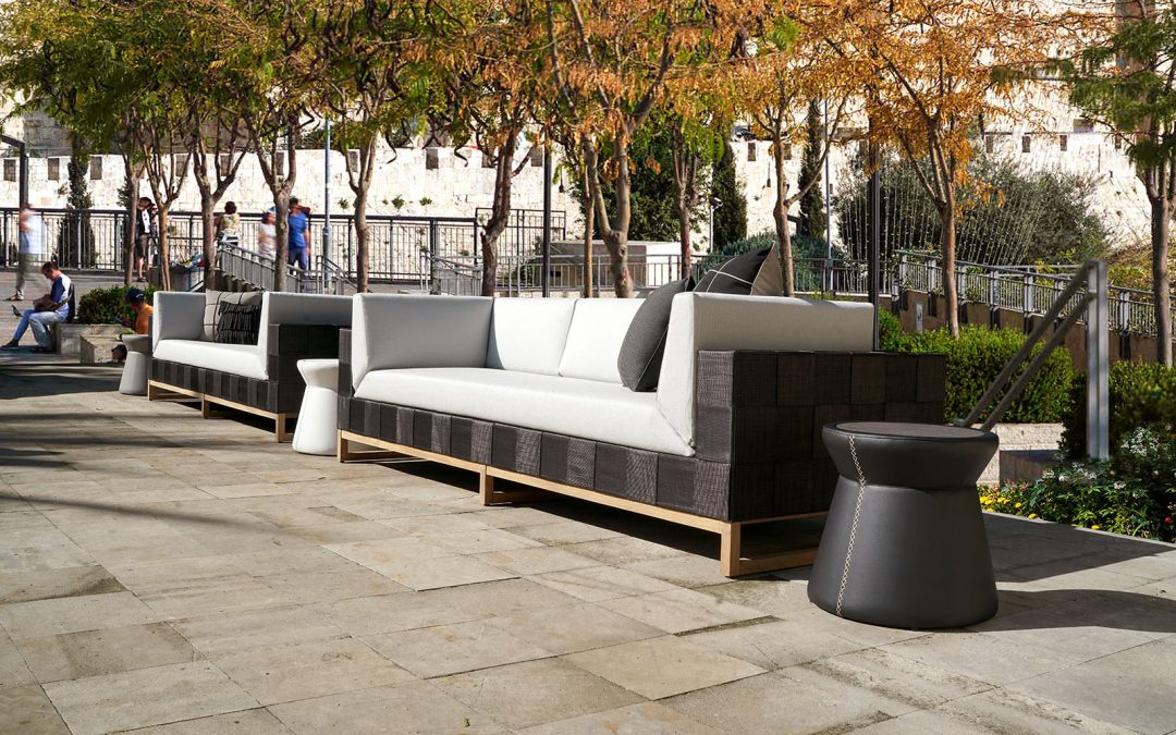 EKKA SOFA & STIZZY SIDE TABLE
