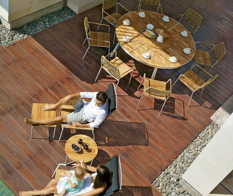 MEIKA ROUND DINING TABLE & MEIKA CHAIRS