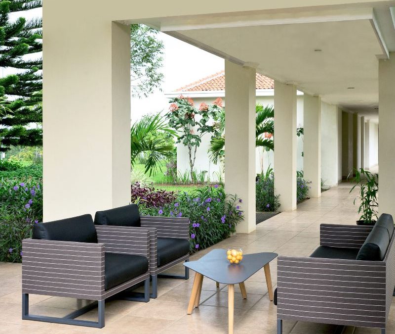 MONO SOFA & KAAT LOW TABLE