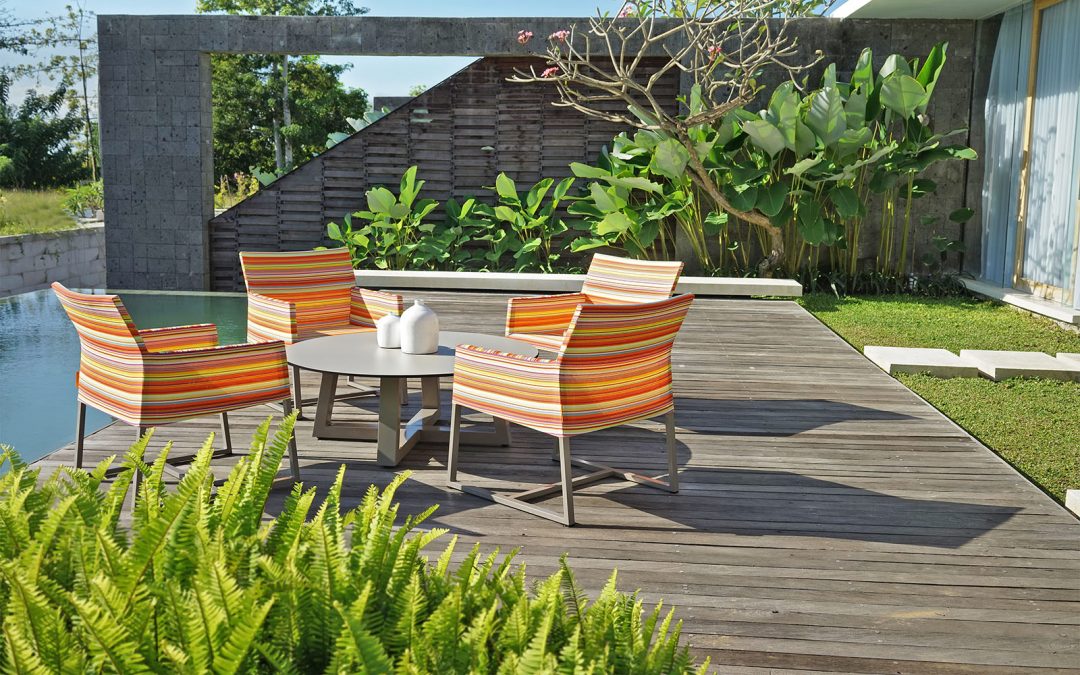STRIPE CASUAL CHAIR & MONO LOW TABLE