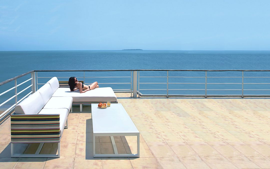 STRIPE SECTIONAL & MONO LOW TABLE