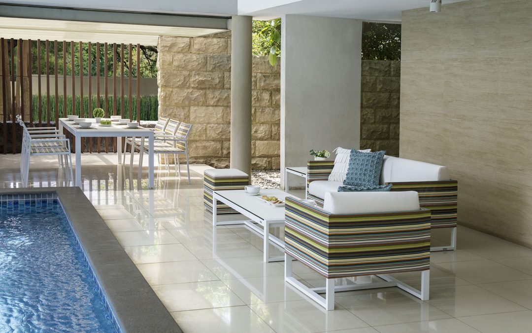 STRIPE SOFA & MONO LOW TABLE