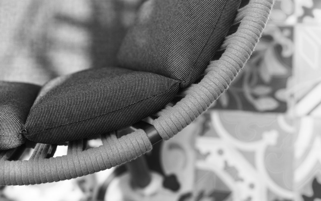 DAISY RAE detail cushion (b)