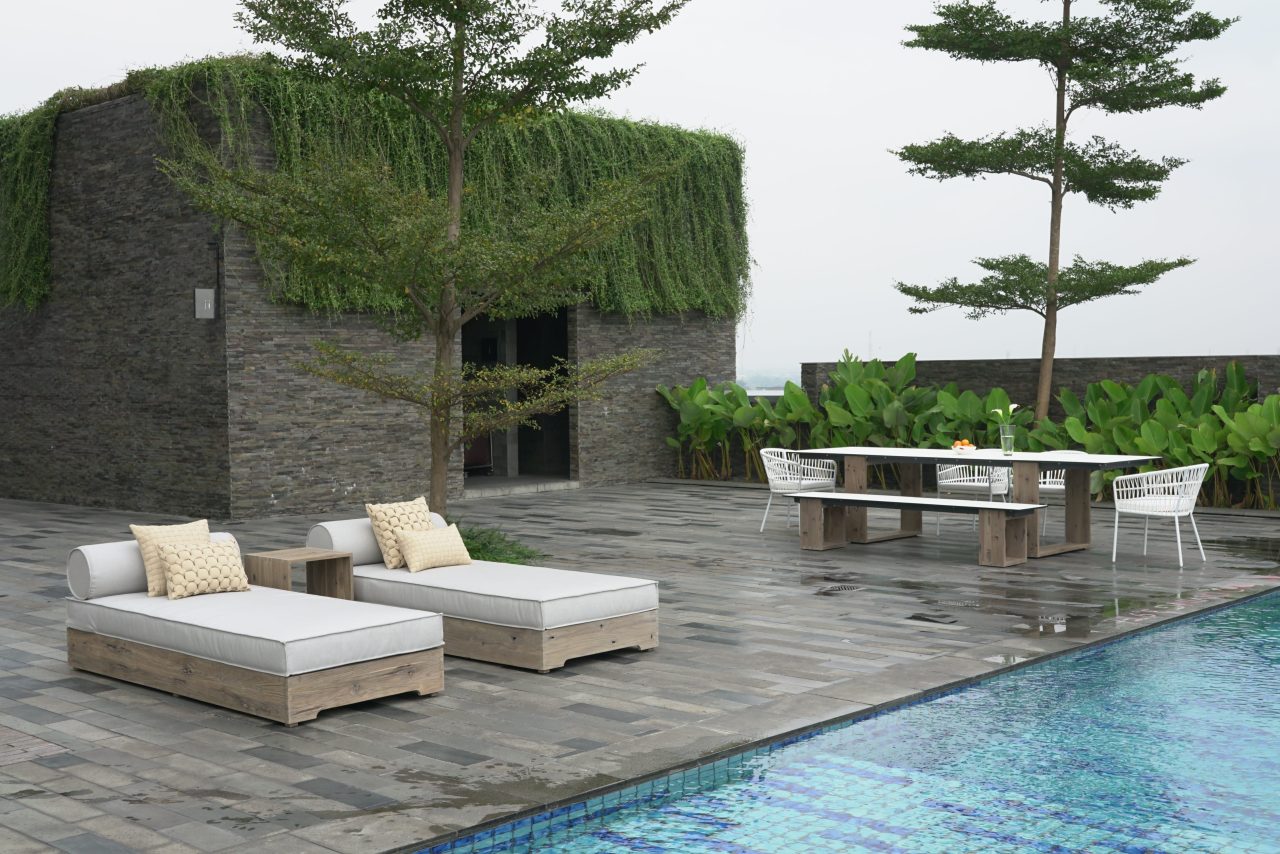 AIKO Lounger & Dining Table | MAMAGREEN