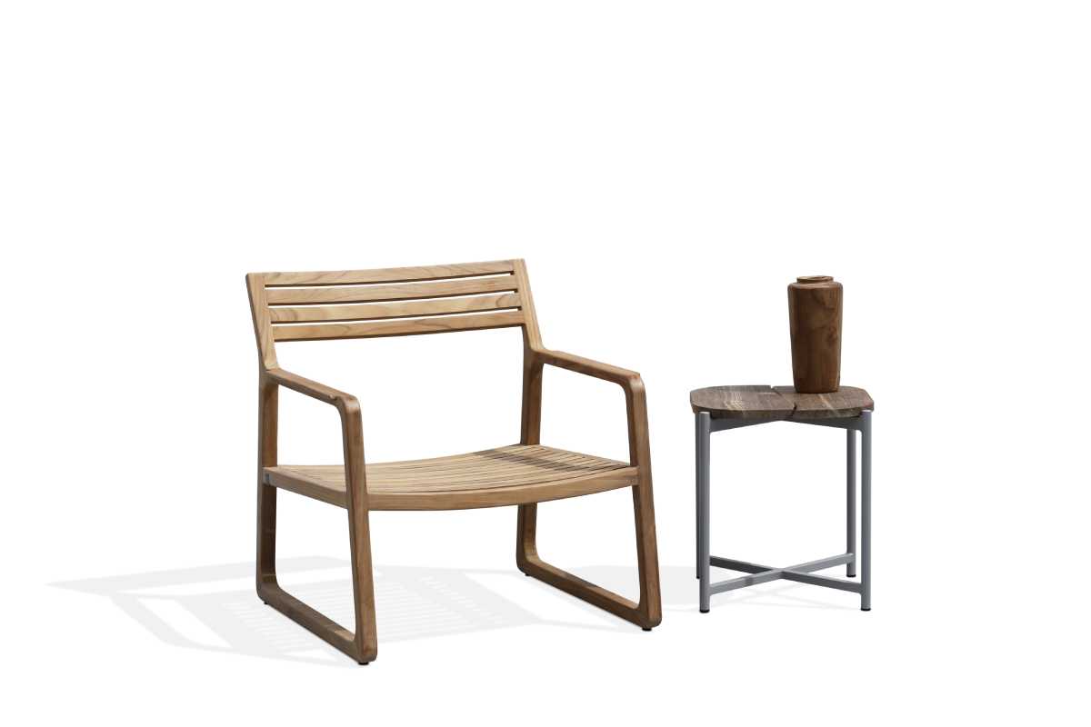 ESTATE_lounge_chair_with_TITAN_side_table_mood_med