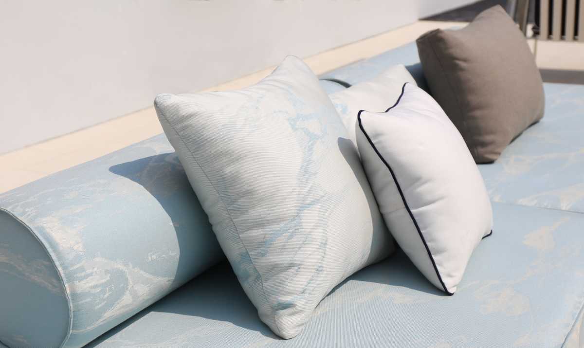 MAMAGREEN_DECO_Pillows_&_DECO_Pillows_with_contrasting_piping_&_BULLNOSE_Pillows_med
