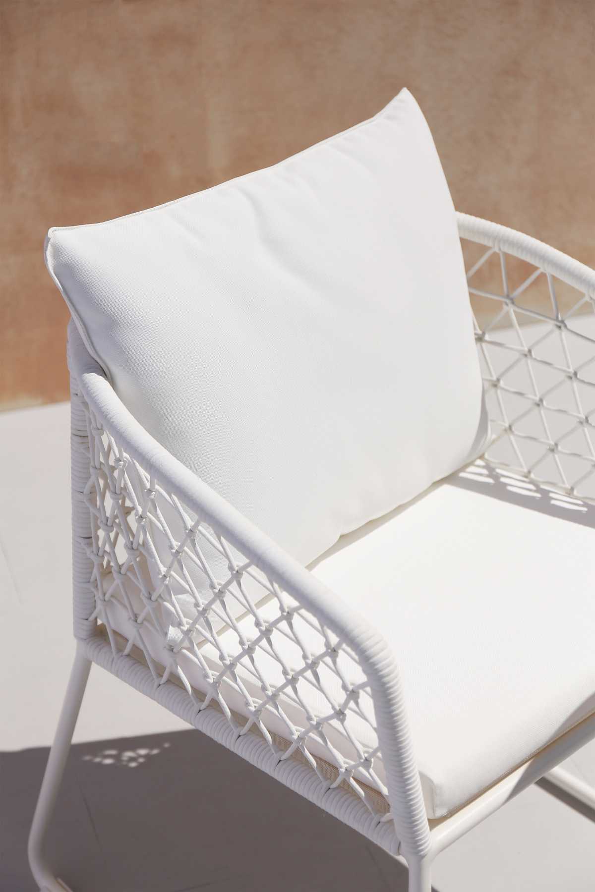 OHANA_dining_chair_detail_cushion_1_med