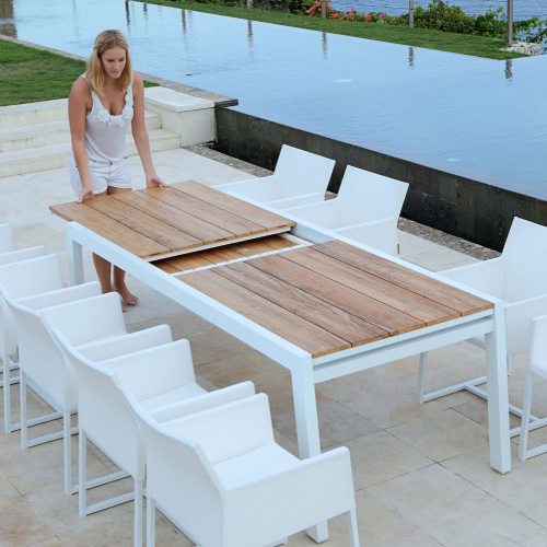 BAIA Extension Table Teak & MONO Dining Chair Detail