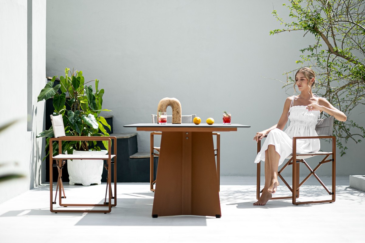 PRADO_Dining chair_&_table_with model_3