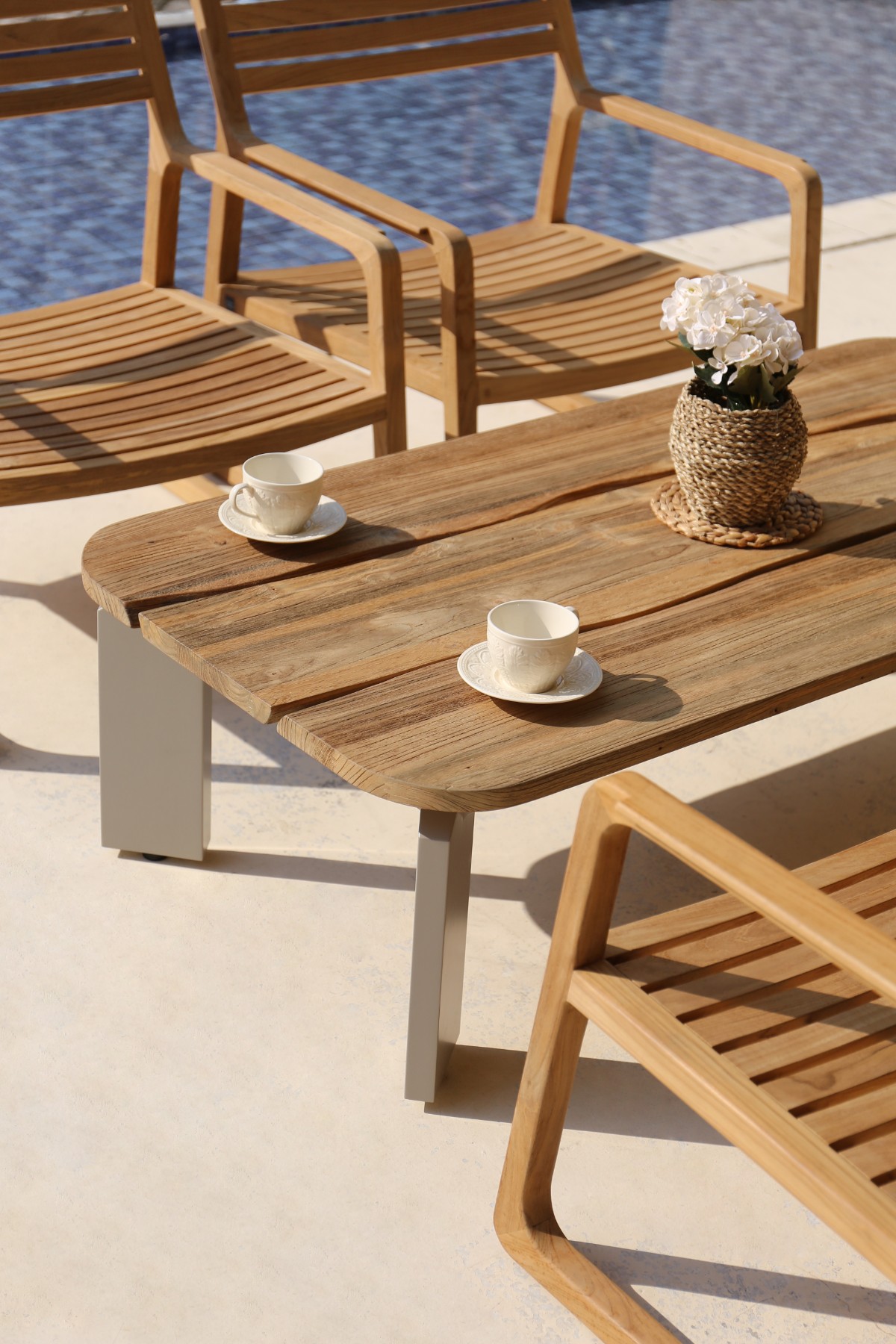 TITAN_Coffee Table_&_ESTATE_Lounge Chair